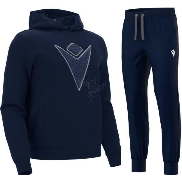 Męski dres sportowy Macron Dynamic granatowy – komplet składający się z bluzy z kapturem z dużym logo oraz dopasowanych spodni dresowych z białym logo