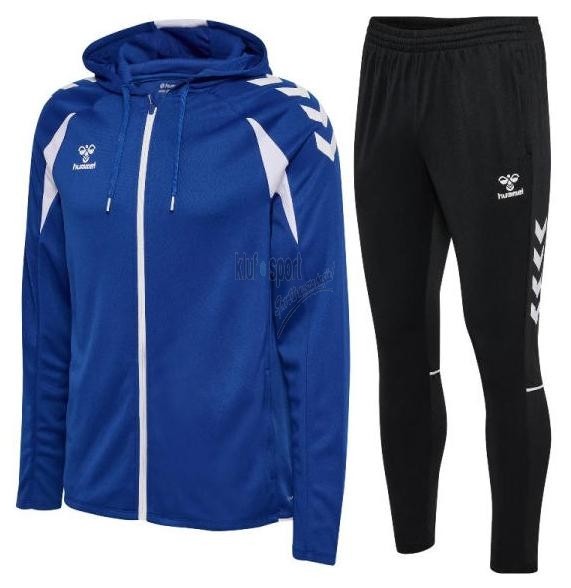 Męski dres treningowy Hummel Core 2.0 – niebieska bluza z kapturem rozpinana na zamek oraz czarne spodnie treningowe z białymi szewronami.
