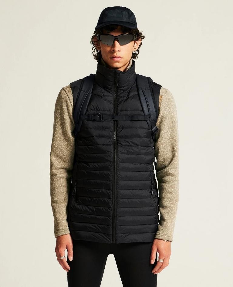 Czarna męska kamizelka puchowa Craft ADV Explore Light Down Vest – pikowany bezrękawnik sportowy.