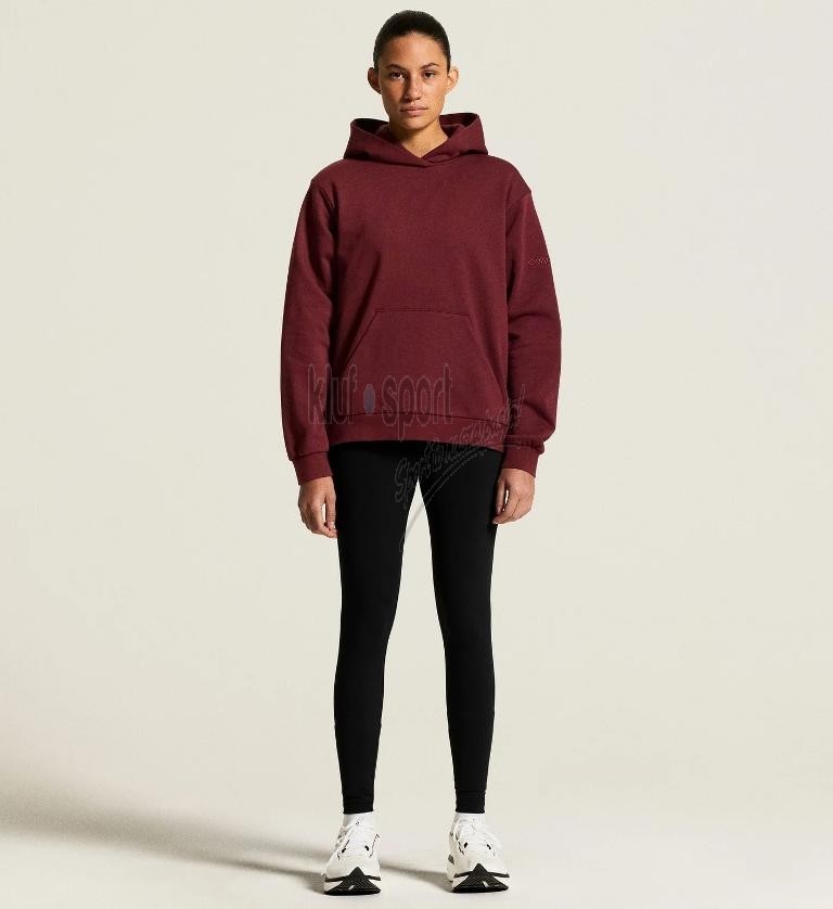 Damski dres treningowy Craft Community 2.0 – bordowa bluza z kapturem wkładana przez głowę i czarne przylegające spodnie treningowe typu Slim.