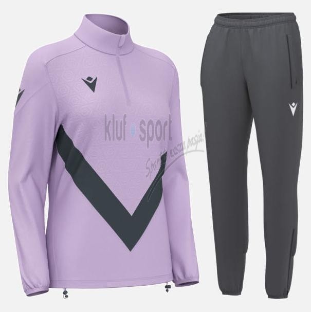Damski dres treningowy Macron Anora – lawendowa bluza z krótkim zamkiem i czarnym wzorem "V" oraz ciemnoszare spodnie sportowe.