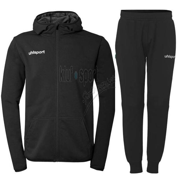 dres sportowy męski uhlsport essential czarny składający się z rozpinanej bluzy z kapturem oraz zwężanych spodni dresowych z białym logo.