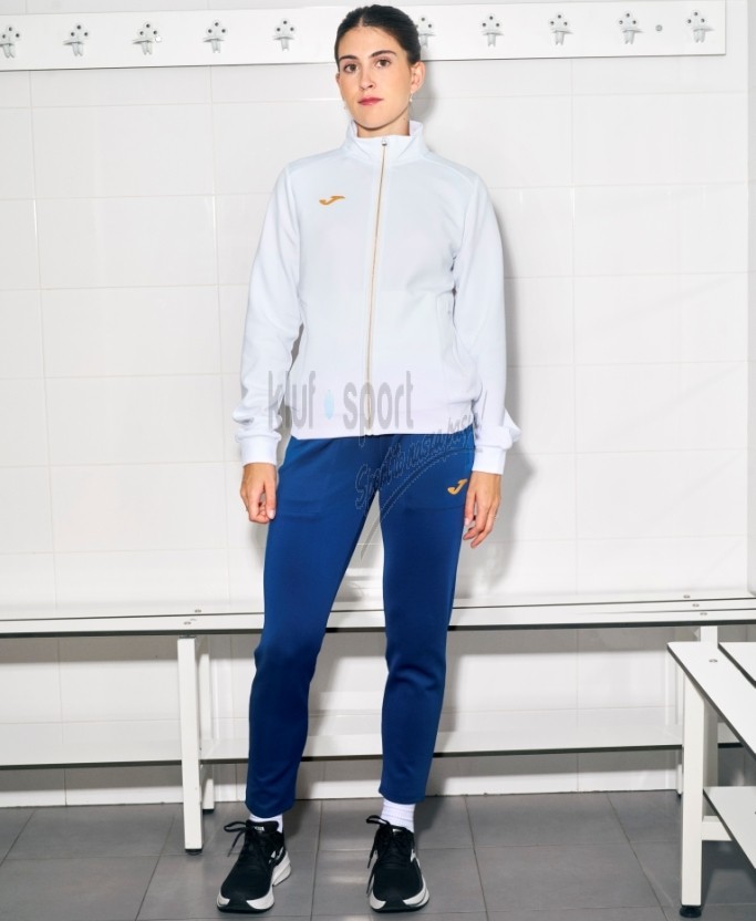 Damski dres tenisowy Joma Confort V – biała rozpinana bluza ze stójką i granatowe spodnie sportowe o dopasowanym do sylwetki fasonie.