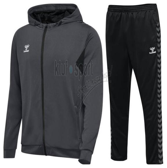 Męski dres treningowy Hummel Authentic – ciemnoszara (antracytowa) bluza rozpinana z kapturem oraz czarne spodnie dresowe z szarymi szewronami na bokach.