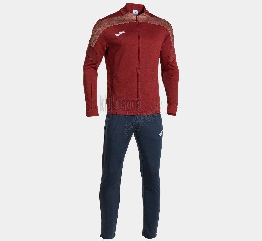 Męski dres treningowy Joma Champion VIII – bordowa bluza zapinana na pełny zamek z wzorem na rękawach oraz granatowe spodnie dresowe.