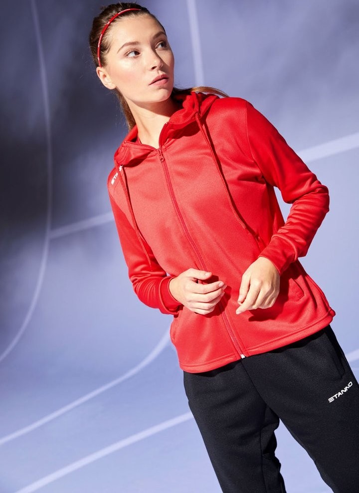Damski dres treningowy Stanno Field – czerwona rozpinana bluza z kapturem (Ladies Fit) oraz czarne zwężane spodnie treningowe.