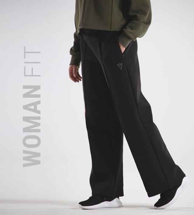 Damskie czarne spodnie dresowe Macron Corsola Icon Premium – elegancki fason z szeroką nogawką i białym logo Macron.