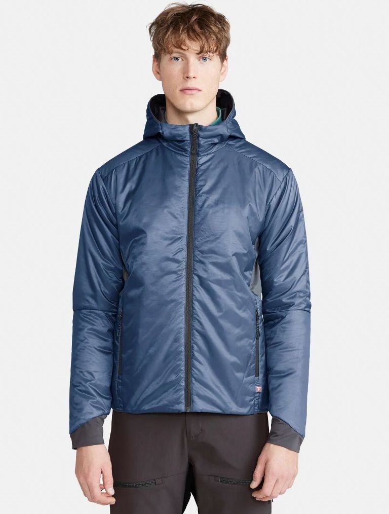 Męska lekka kurtka ocieplana Craft ADV Explore Lightweight w kolorze niebieskim – techniczna kurtka z poziomymi przeszyciami i logo Craft