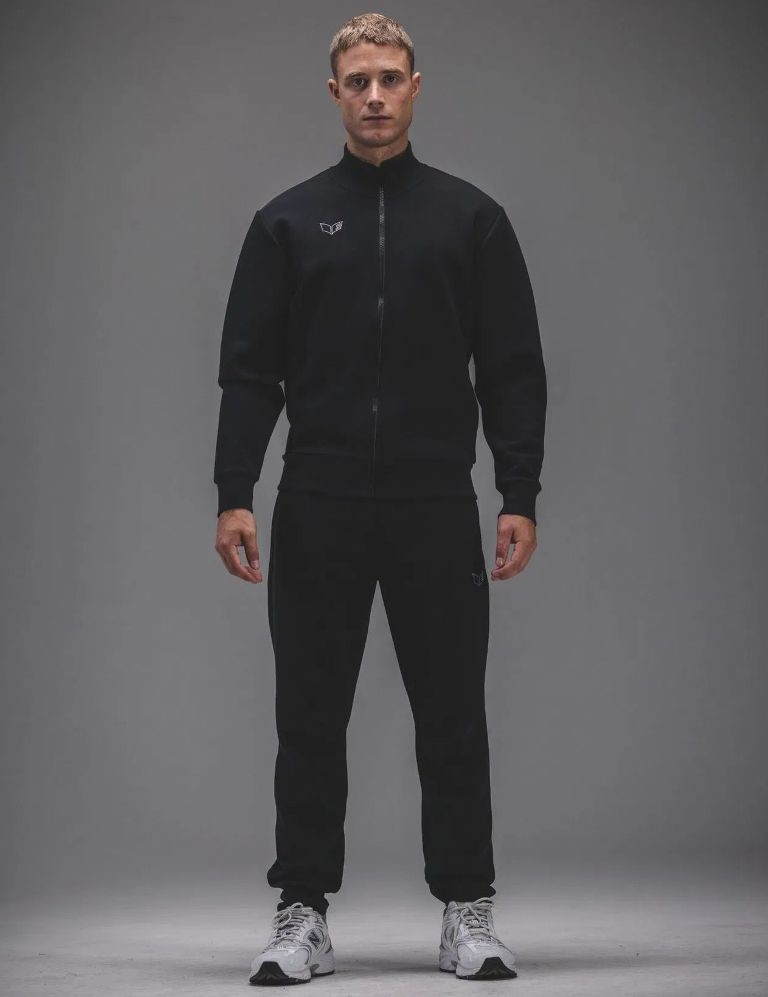 Męski dres sportowy Erima Premia – czarna bluza treningowa zapinana na zamek z białą lamówką oraz dopasowane spodnie dresowe z logo Erima.