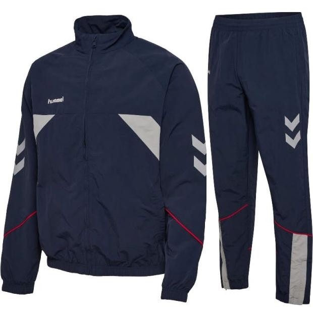 Kompletny męski dres sportowy hummel World 26 w kolorze granatowym – rozpinana bluza i dopasowane spodnie z szewronami.