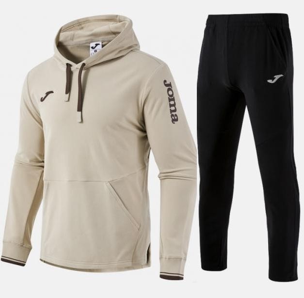 Męski dres tenisowy Joma Invictus – beżowa bluza z kapturem wkładana przez głowę i czarne spodnie sportowe z logo Joma.