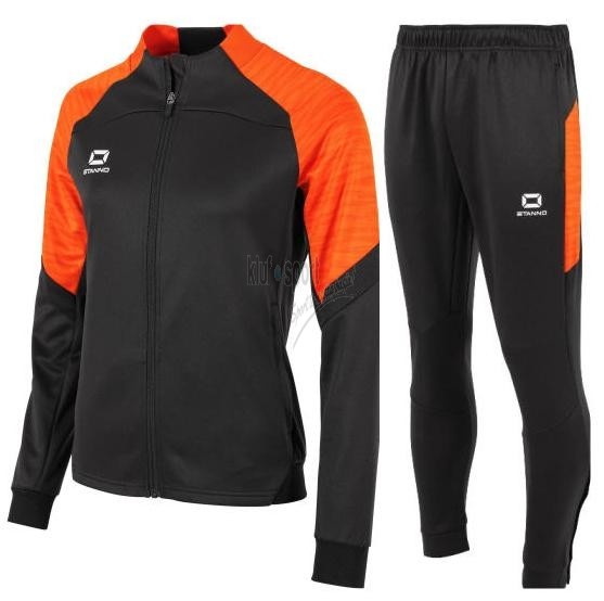 Damski dres treningowy Stanno Bolt – czarna taliowana bluza rozpinana z pomarańczowo-czarną grafiką na ramionach oraz dopasowane czarne spodnie dresowe z białym logo.