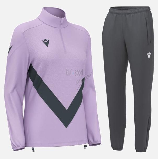 Damski dres treningowy Macron Anora – lawendowa bluza z krótkim zamkiem i czarnym wzorem "V" oraz ciemnoszare spodnie sportowe.