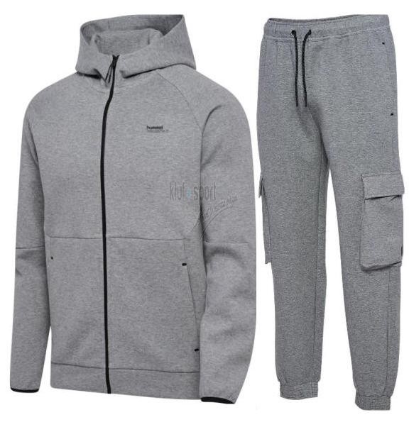 Męski dres bawełniany Hummel Tech Fleece Cargo – szary komplet lifestyle składający się z rozpinanej bluzy z kapturem oraz spodni dresowych z kieszeniami cargo na nogawkach.