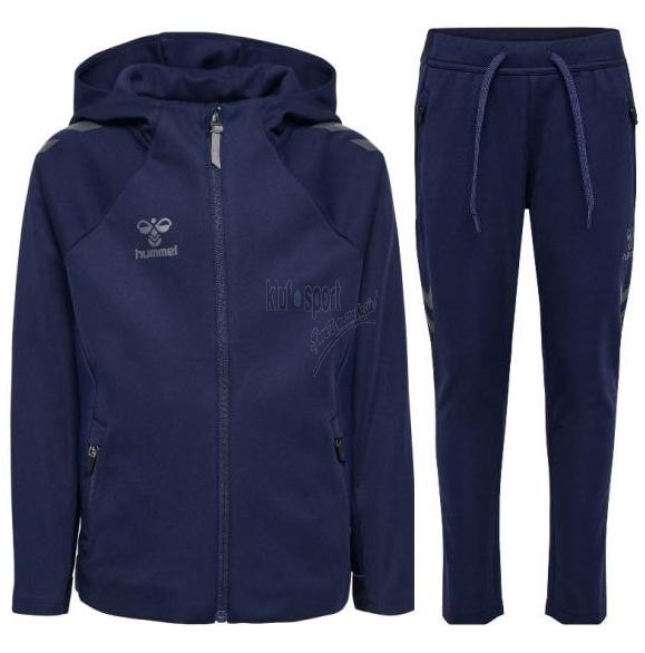 Męski dres sportowy Hummel Cima 2.0 – granatowa bluza z kapturem i kieszeniami na zamek oraz dopasowane granatowe spodnie ze sznurkiem w pasie.