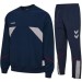 Męski dres treningowy hummel World 26 Crew Tech w kolorze granatowym – zestaw z bluzą bez zamka i spodniami dresowymi z szewronami.