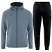 Męski dres sportowy z linii premium Craft ADV Unify – niebieska rozpinana bluza z kapturem i czarne spodnie dresowe o technicznym wykończeniu.