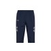 Granatowe męskie spodnie dresowe hummel World 26 z szarymi panelami u dołu nogawek i białymi szewronami na bokach.